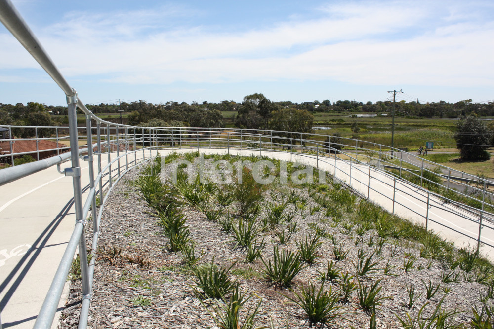 Modular guardrails providing safety for sweeping ramp section on cycle path